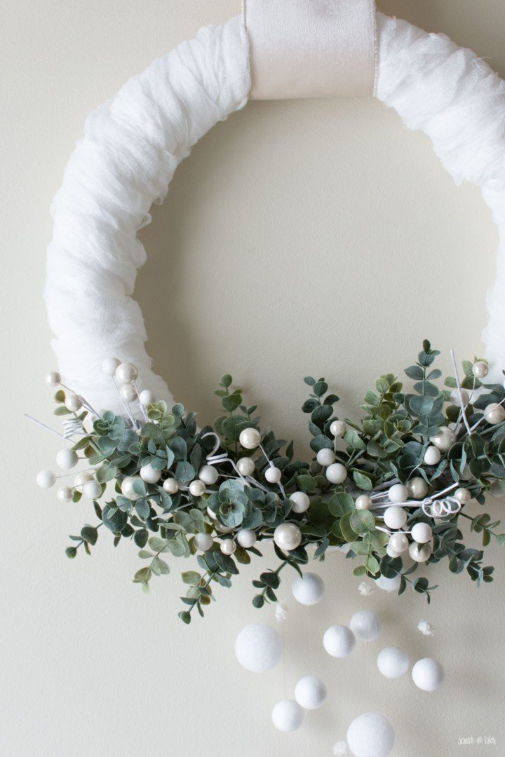 White Winter Wreath