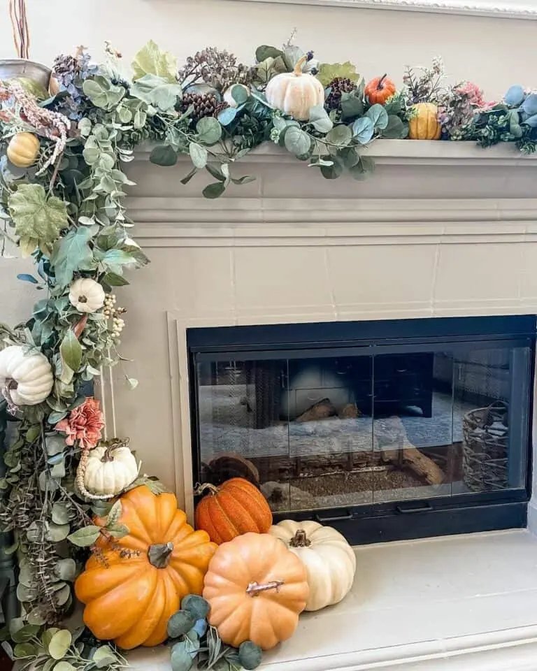 Autumn garland with pumpkins
