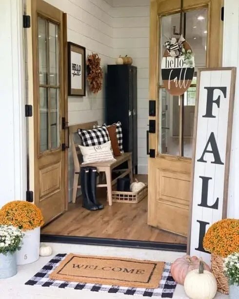 Black and white gingham foyer