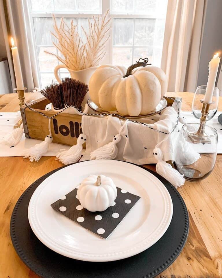 Black white tablescape