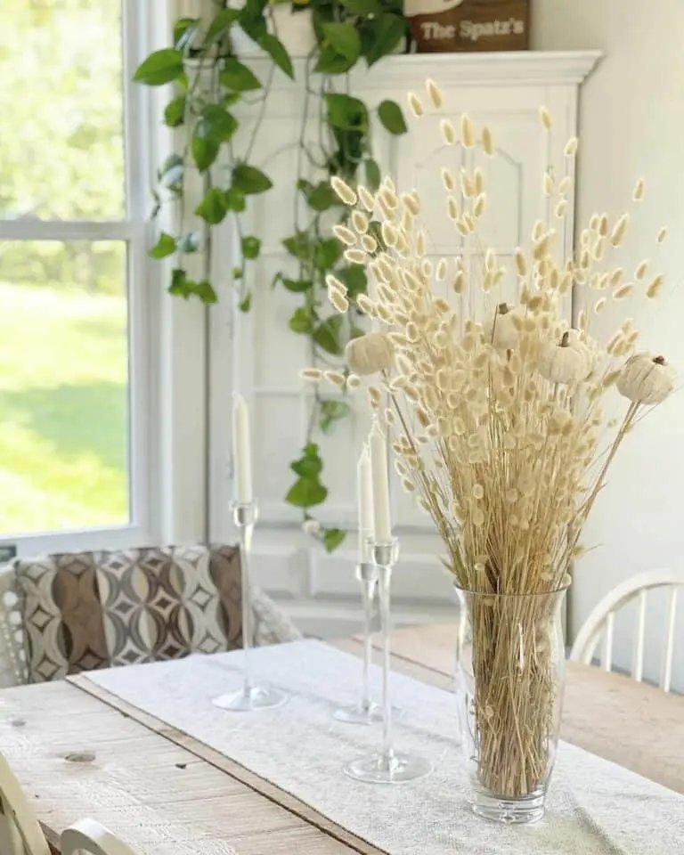 Glass accents on neutral table
