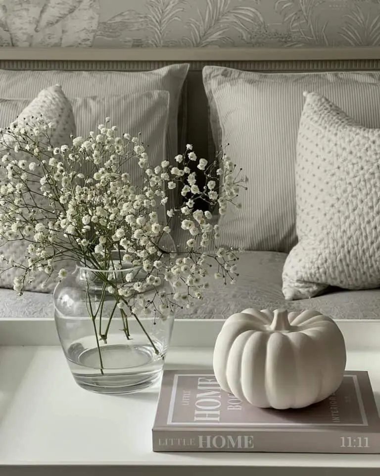 Neutral bedroom with fall accents