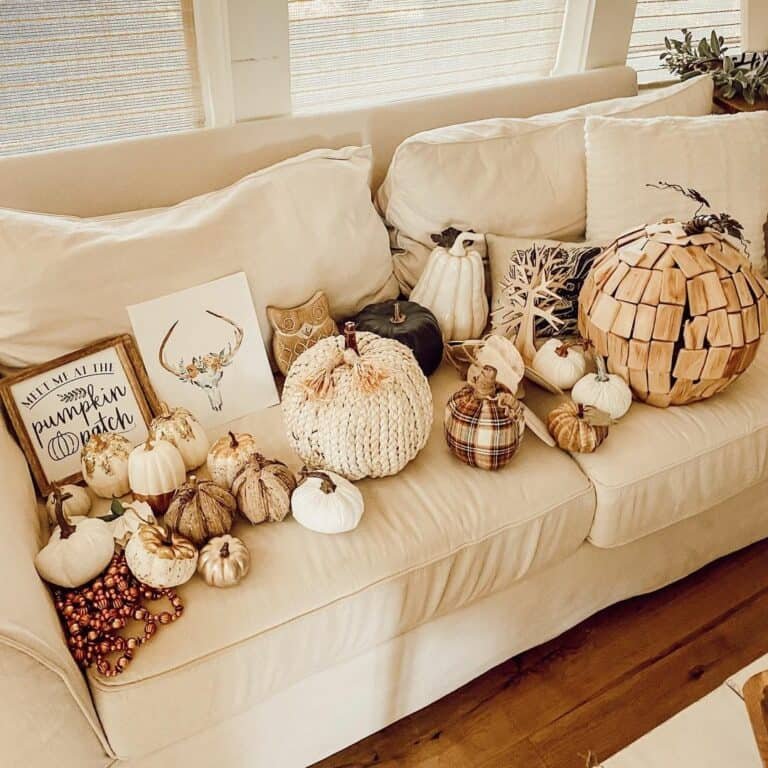 Neutral fall display