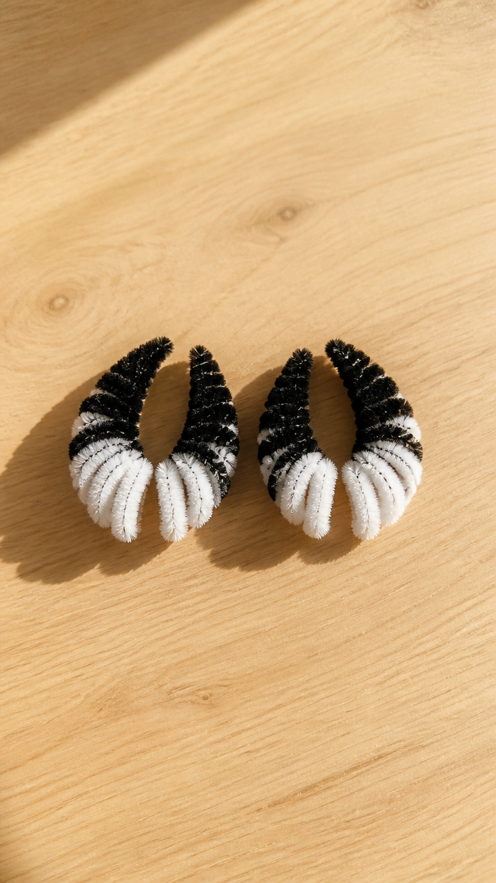 Pipe Cleaner Zebra Hooves