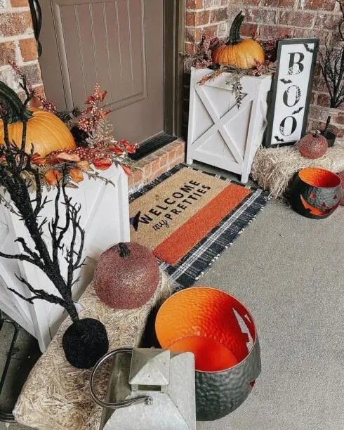 Pumpkin porch vignettes