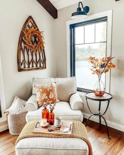 Reading nook with wreath and flowers