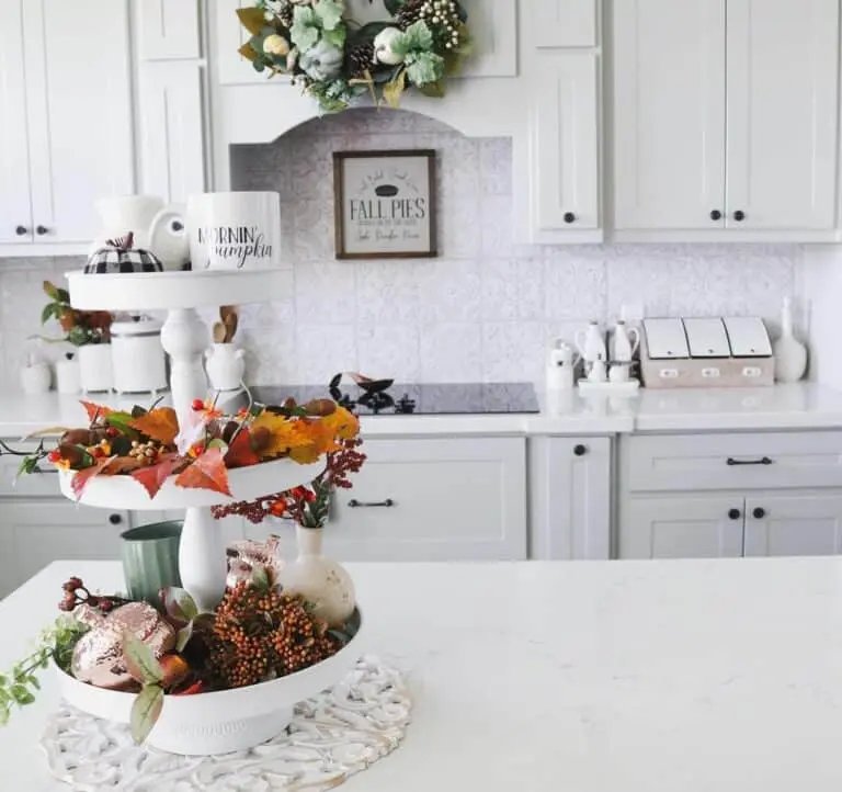Tiered trays with vibrant layers
