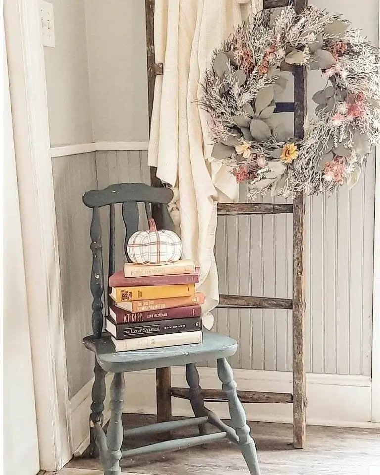 Wooden ladder with gray wreath