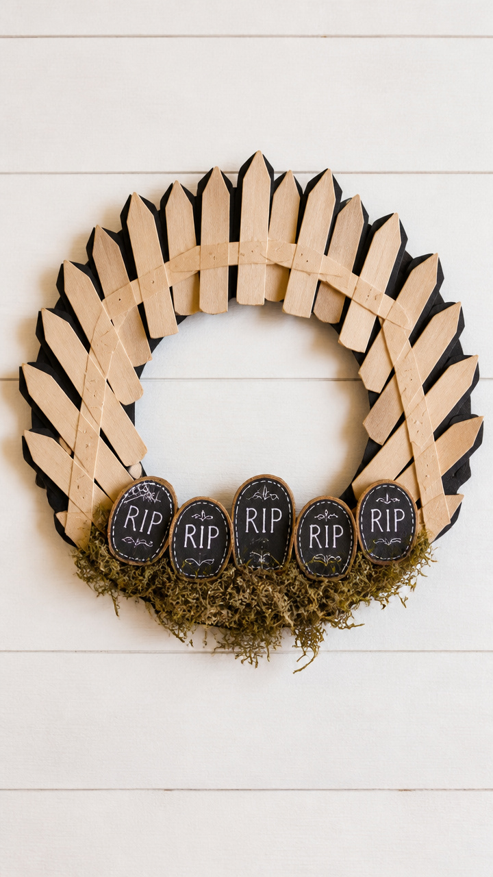 Popsicle Stick Fence Wreath