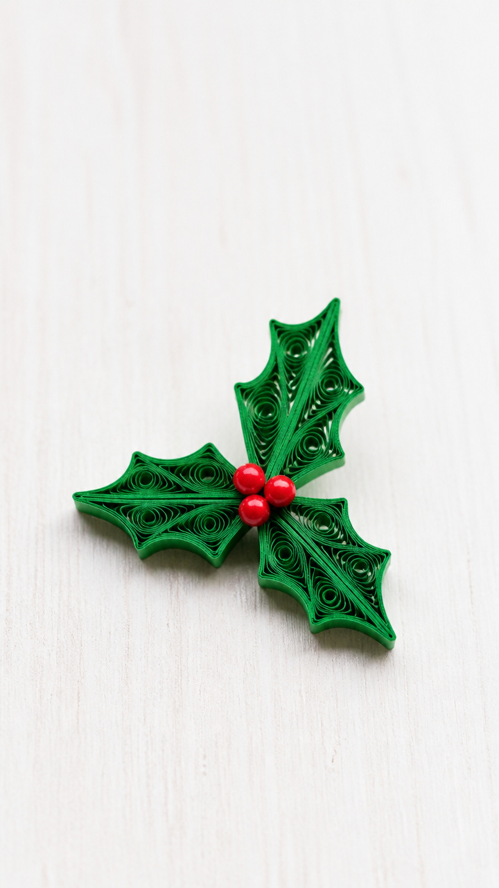 Quilled Holly Leaf Accent