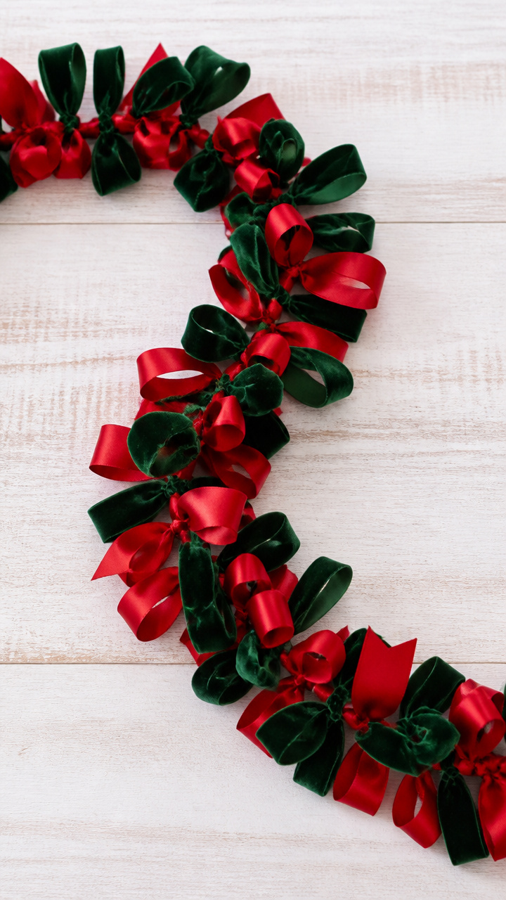 Ribbon Wreath Loop Garland
